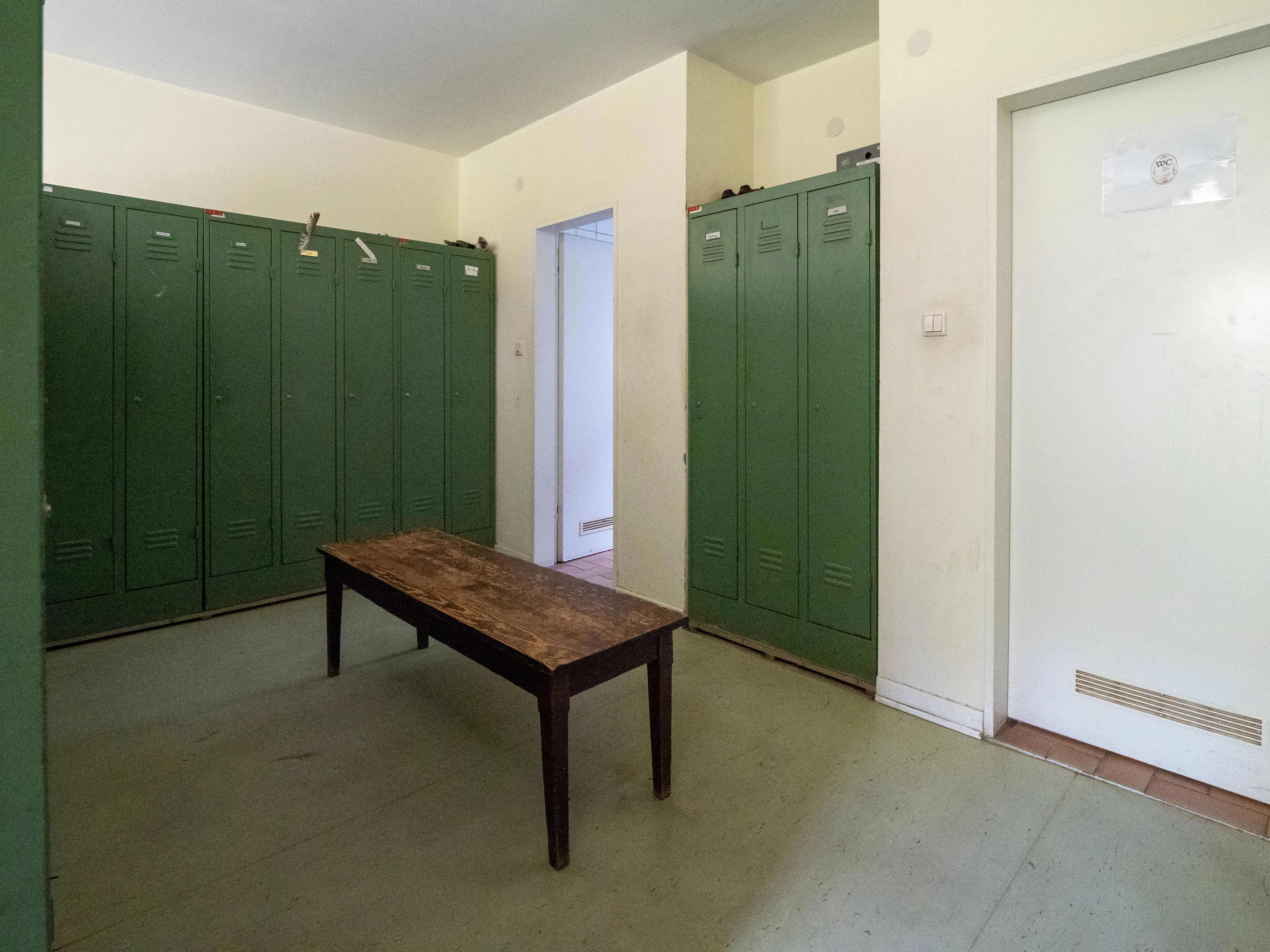 Umkleide_vorher_April2021-6.jpg